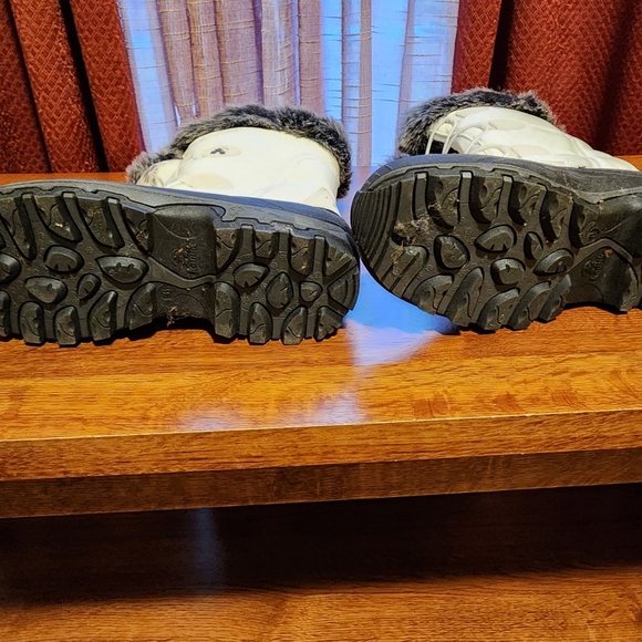 Snow Boots - Picture 3 of 4